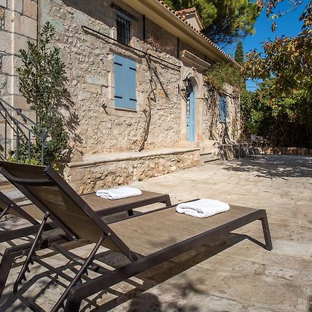 Bratis Holiday Home Kallithea  Buitenkant foto