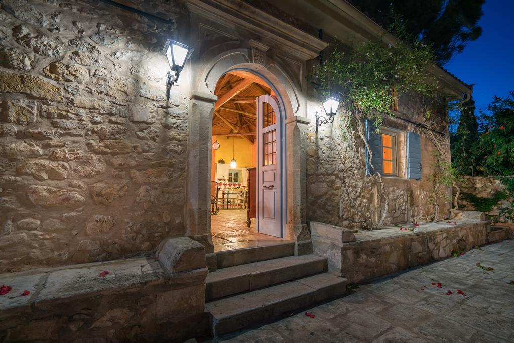 Bratis Holiday Home Kallithea  Buitenkant foto