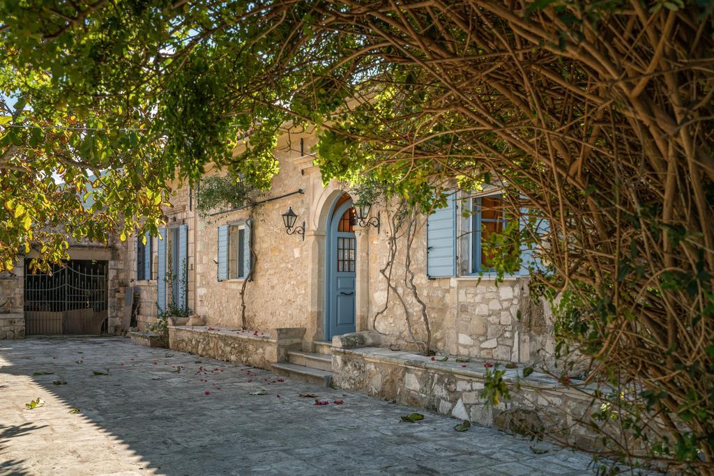 Bratis Holiday Home Kallithea  Buitenkant foto