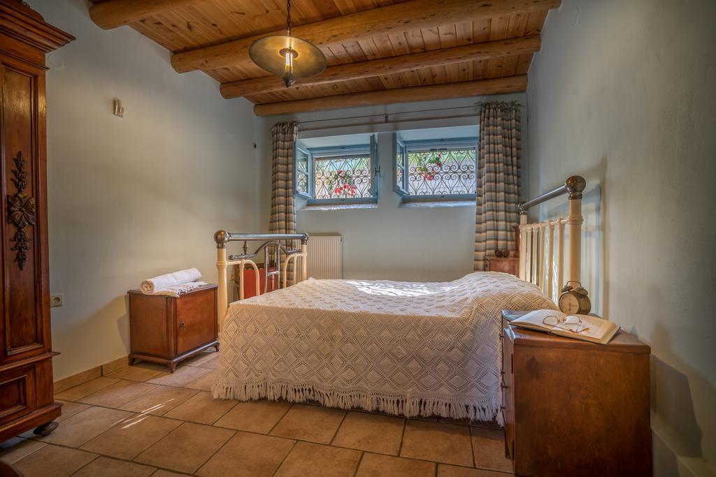 Bratis Holiday Home Kallithea  Buitenkant foto