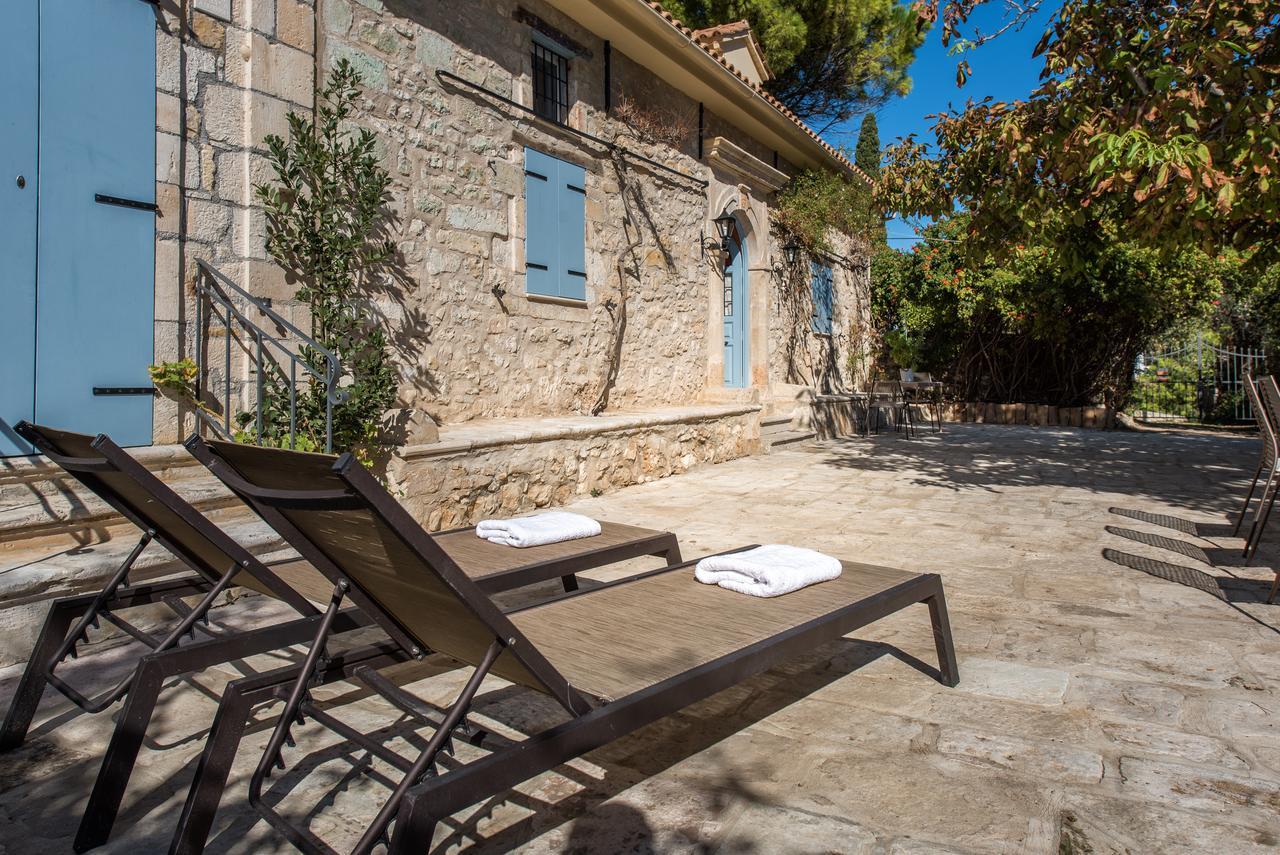Bratis Holiday Home Kallithea  Buitenkant foto