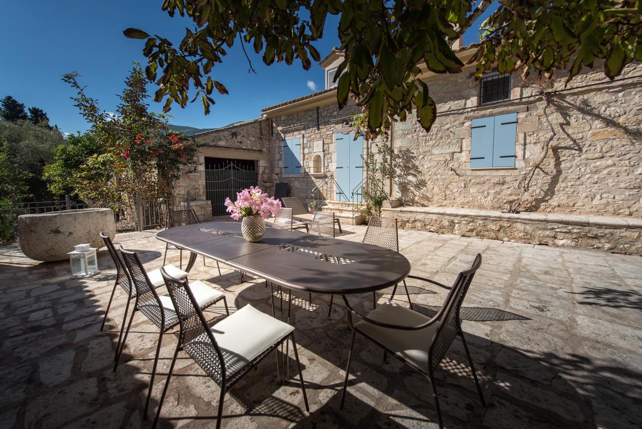 Bratis Holiday Home Kallithea  Buitenkant foto